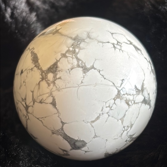 Howlite sphere - Picture 5 of 8